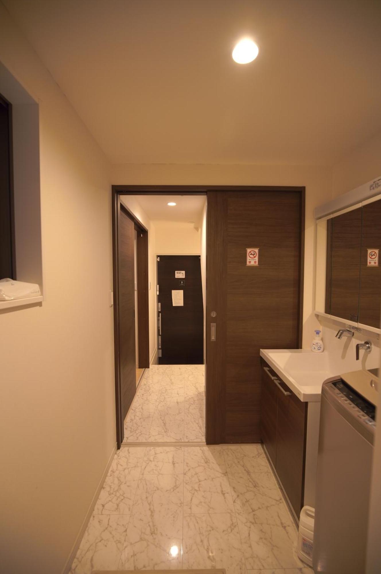 Qiqi House まるごと新築一軒家宿 Spacious New Home, 8 Guests, Easy Airport & Access